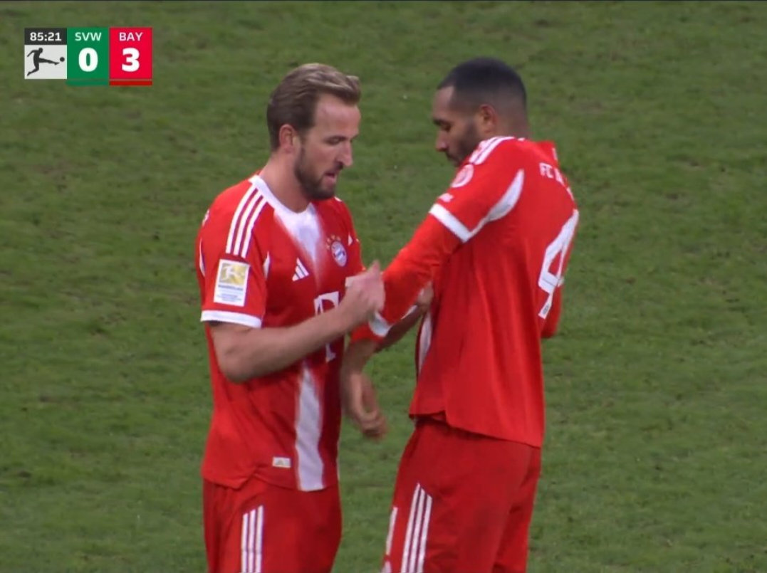 昨天队长袖标从诺伊尔传给了基米希，基米希又传给了凯恩，最后传给了塔。