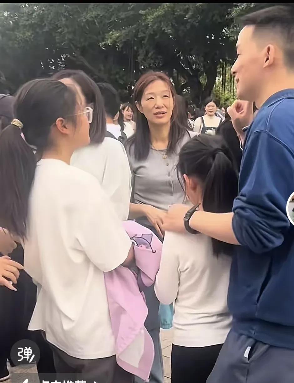 这次浩男处理危机公关还是成功的，得到大家的称赞。和妈妈温馨的画面感动了许多人！这