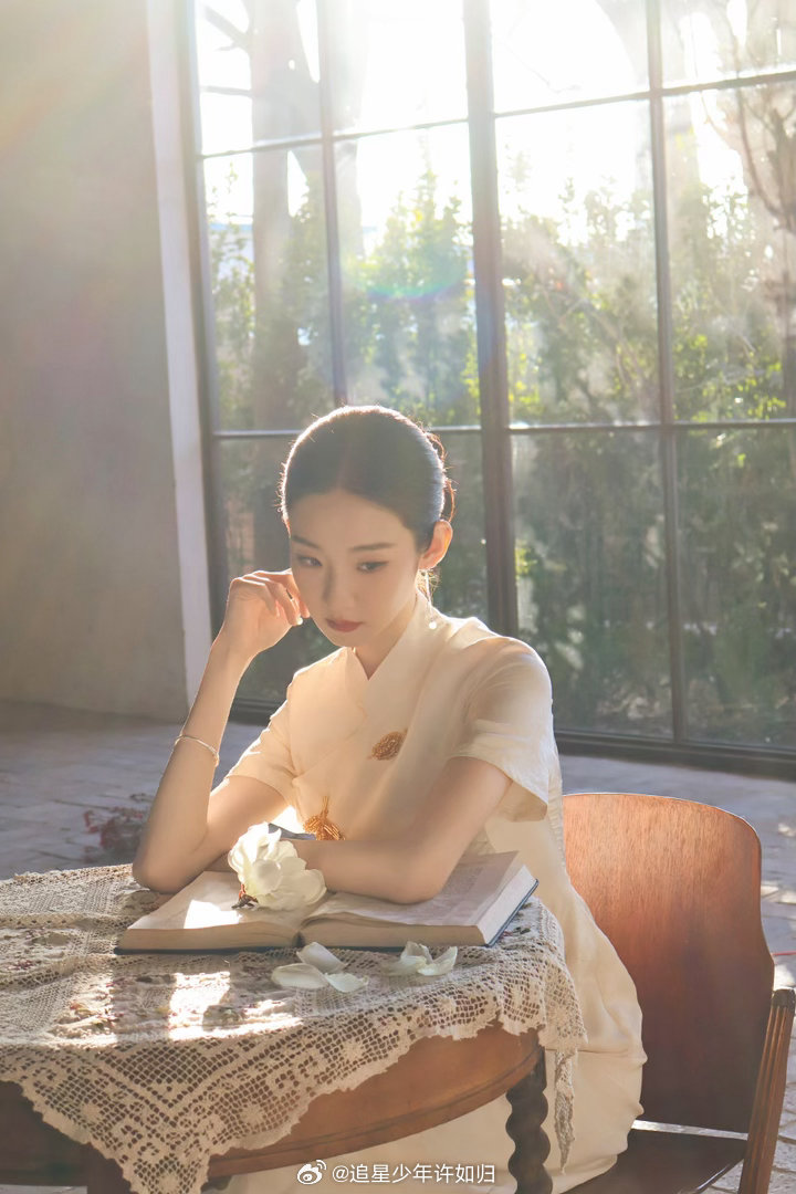 张艺凡发型光感十足张艺凡的发型质感绝了！光感十足尽显精致，发量浓密不贴头皮，每