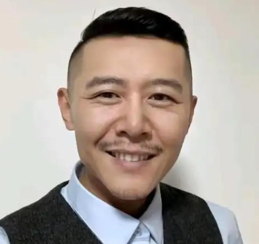 大冰，本名焉冰，山东烟台莱阳人，主持人、作家、民谣歌手、油画画师，毕业于山东艺术