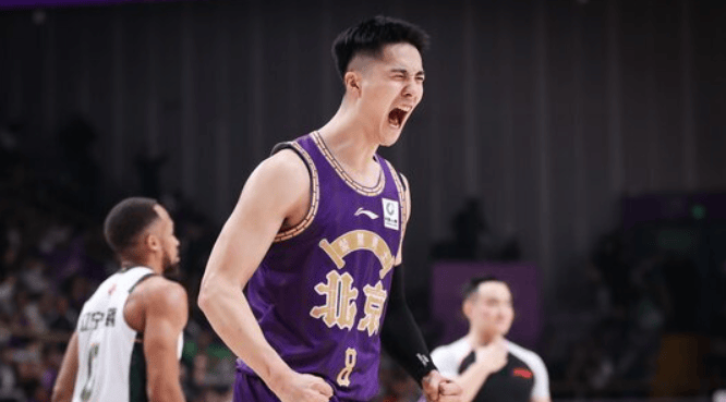 解说员: 第四节布朗佩里隔空对飚, 使得比赛变得精彩了起来