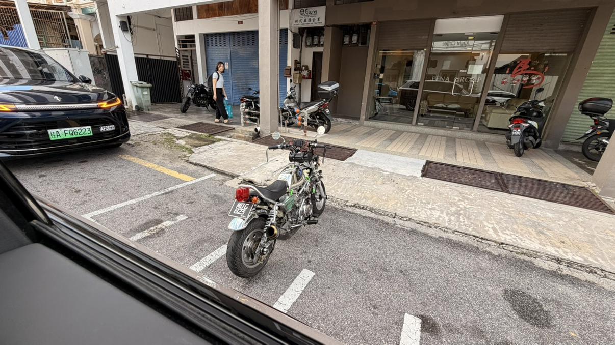 这摩托车尺寸小得，感觉我一只手就能拎走…【来自懂车帝车友圈】