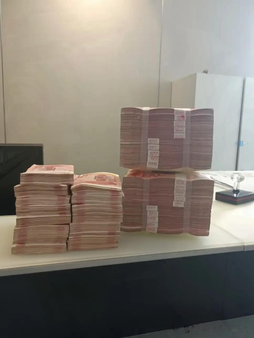 悬着的心终于放下了！今天把存银行的40万全取出来了。倒不是因为家里急用钱，主