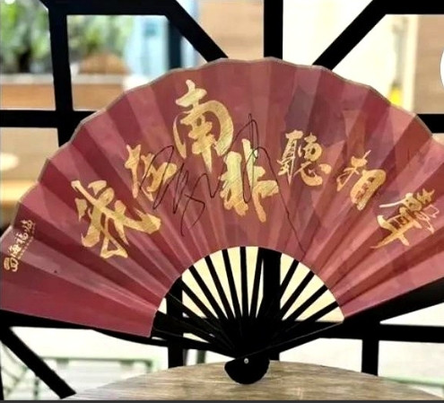 太给力了！一个民营相声社团出国演出，主流媒体发文报道实属罕见。郭德纲德云社相