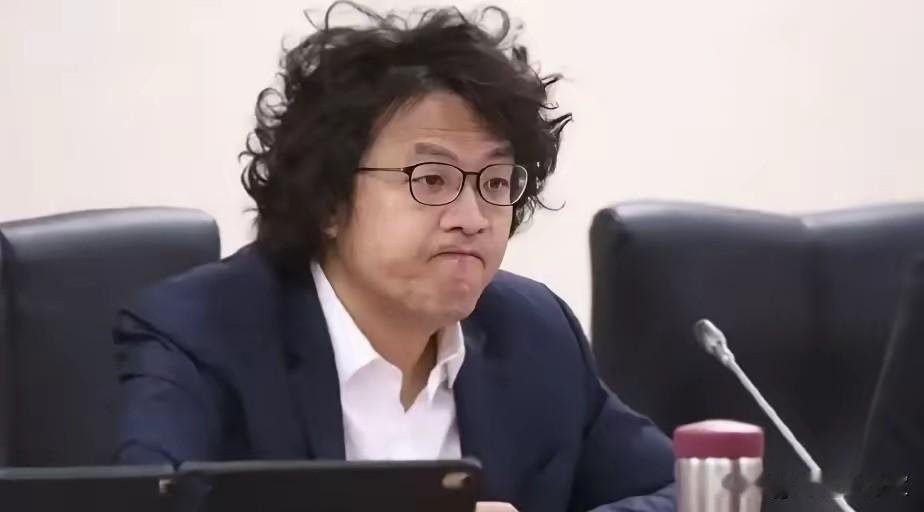 邱毅爆料，沈伯洋被立案调查后怕的要死，先是找陆委会协助未果，然后直接找韩国瑜帮助