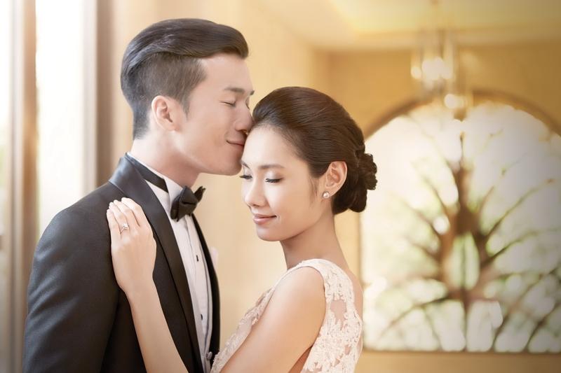 西安这对新人太惨了！2024年10月10日，李鑫和王乐与金悦禧公司签了《宴会协议