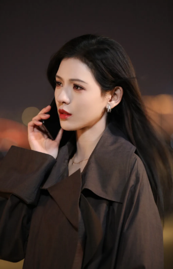 知名女演员自曝被霸凌，冲上热搜！据大象新闻7月28日报道，女演员张予曦曾在直播