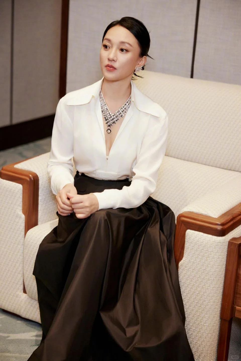 周迅谁懂啊！周迅又美到新高度了！精致五官配着独一份的灵动气质，每次亮相都让人眼
