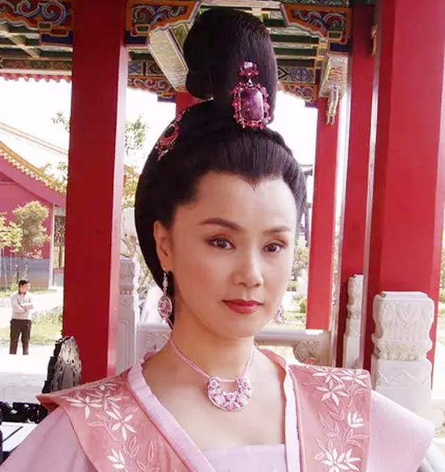 1407年，朱棣的妻子徐妙云因病去世，朱棣伤心欲绝，发誓永不再娶妻。谁也没想