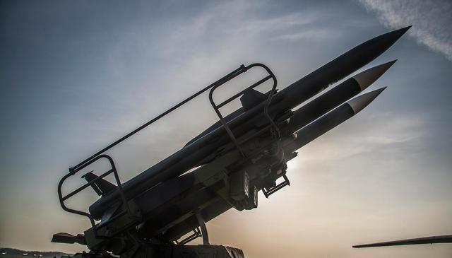 假如中国真敢硬扛美国，查扣军售台湾武器，美国会开战争吗？也许会，也许不会。关键中