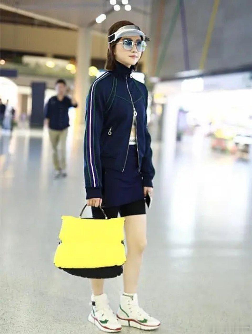 女明星谈恋爱真的容易被男朋友影响，最典型的就是景甜