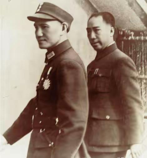 1942年，得知李开峰投敌后，戴笠一怒之下直接放话：“谁铲除李开峰就赏他20万大