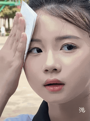 还是年纪小好啊满脸的胶原蛋白!