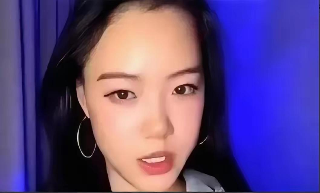一个在美国加州长大的华裔女孩，发了个视频，就把窗户纸给捅破了：“为什么有些西方人