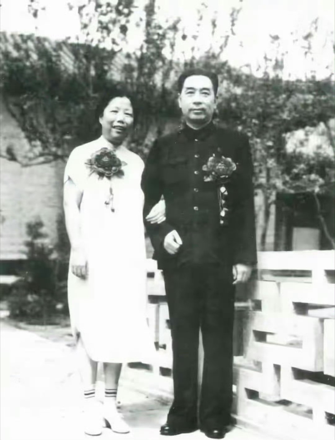 难得一见，周总理夫妻结婚留影，建议收藏[比心]​​​