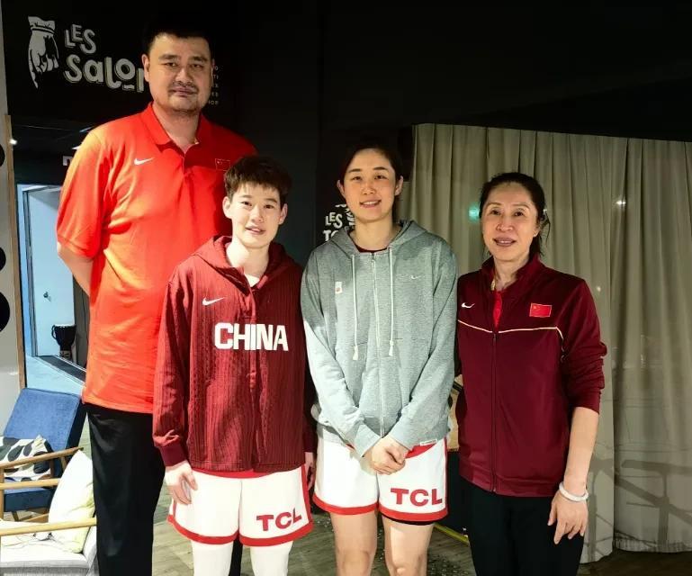 #你想对中国女篮说什么#我想对中国女篮说，你们曾经是世界杯第二名，那时候你们是亚