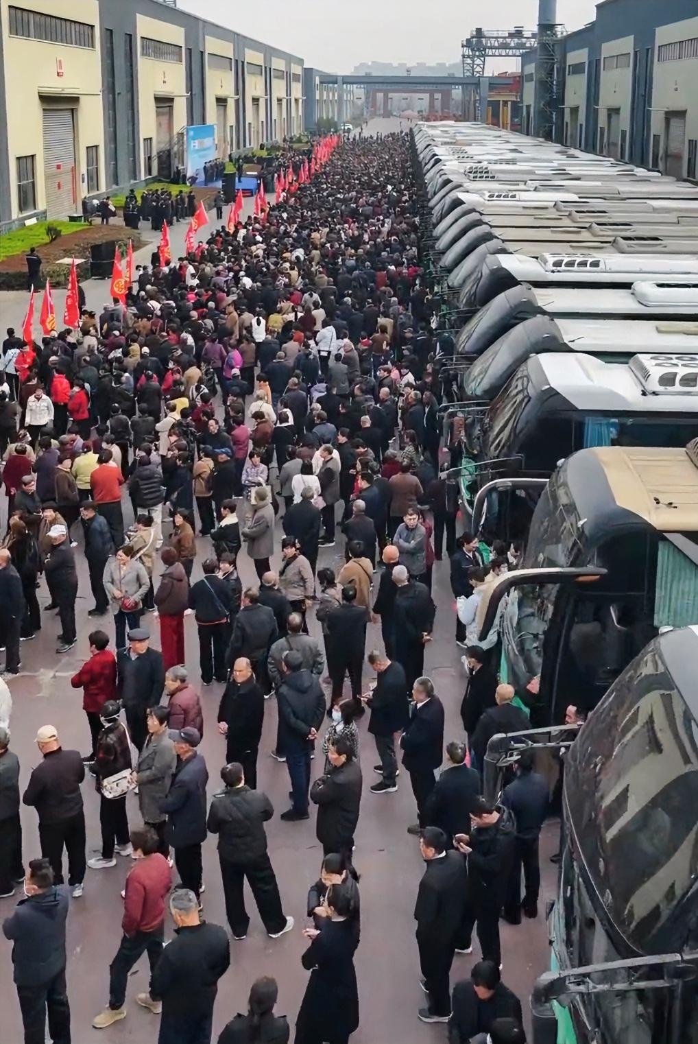 豪横老板崔培军请4000名员工父母旅游，免费游江南住宿至少四星级酒店，预算在1千