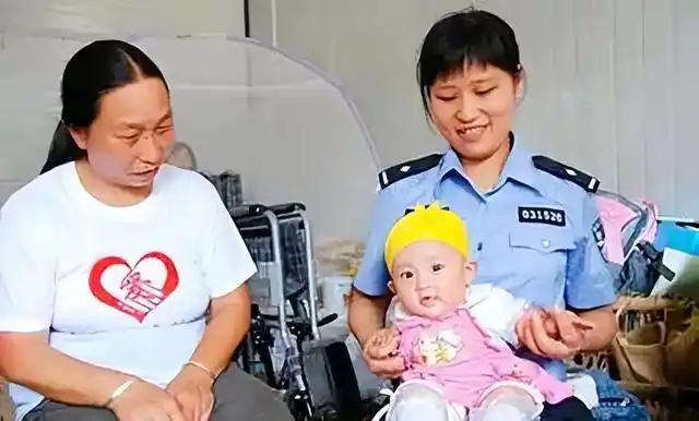 谁还记得那个在地震废墟边给孩子喂奶的女警？她叫蒋晓娟，2008年汶川地震时，还只