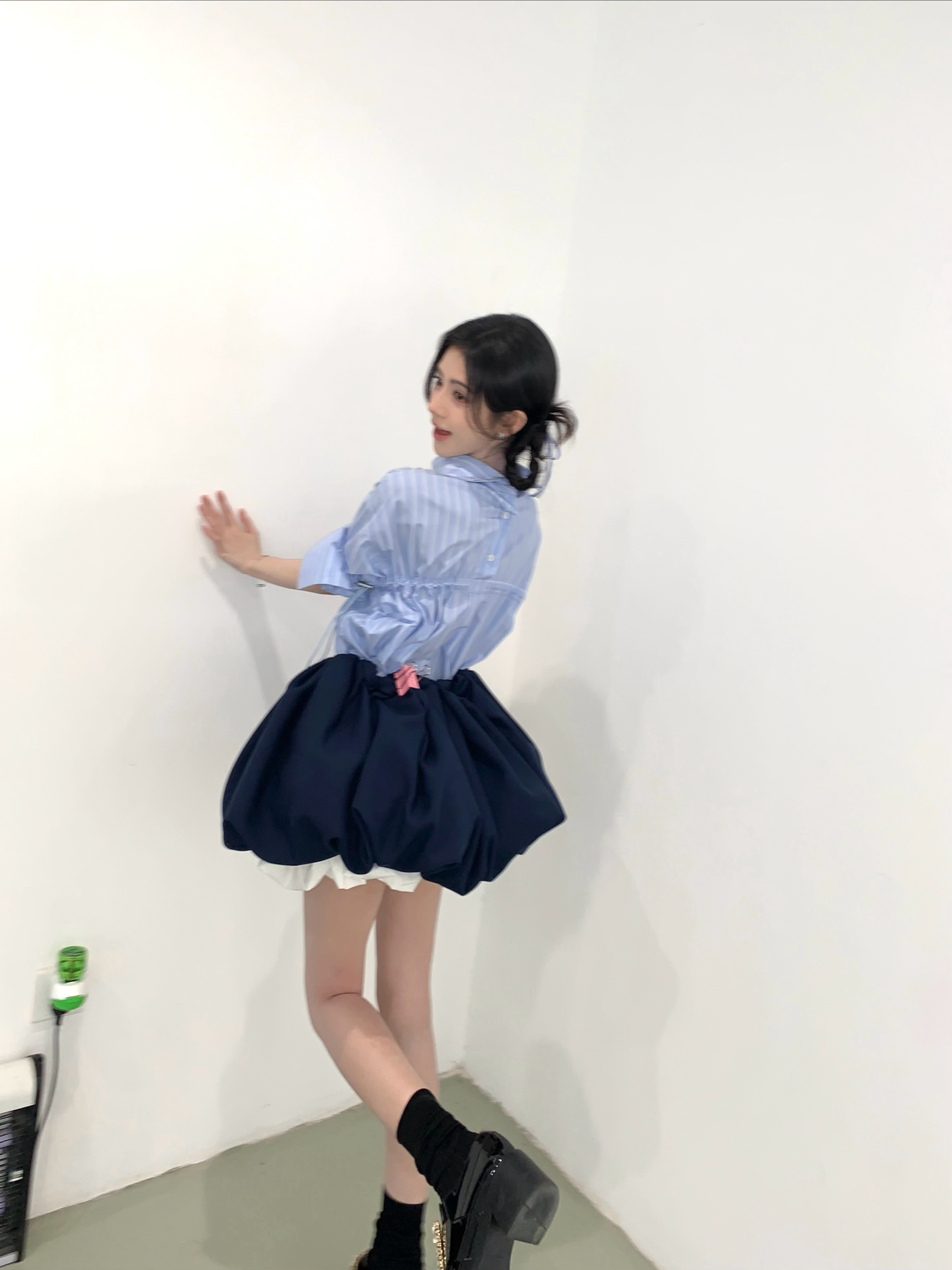 存图预警！一堆live实况，发型好可爱，监视器那一张意外很有感觉，整个人看着鲜活