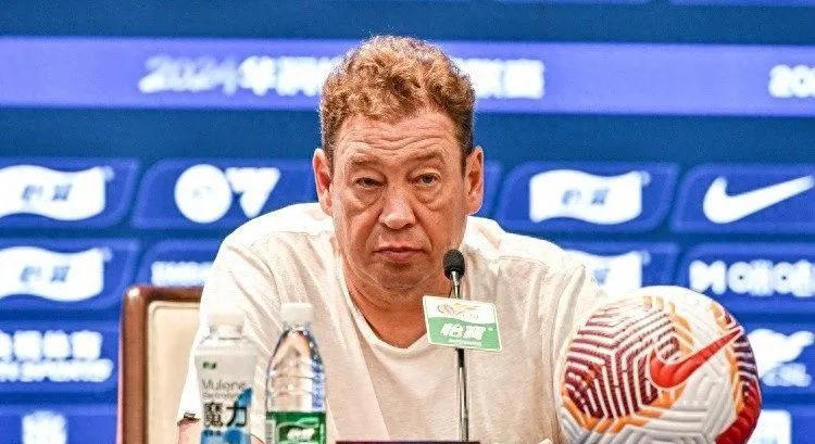 斯卢茨基会不会创造一个奇迹？就是他会不会成为中国俱乐部执教时间最长的主帅！目前应