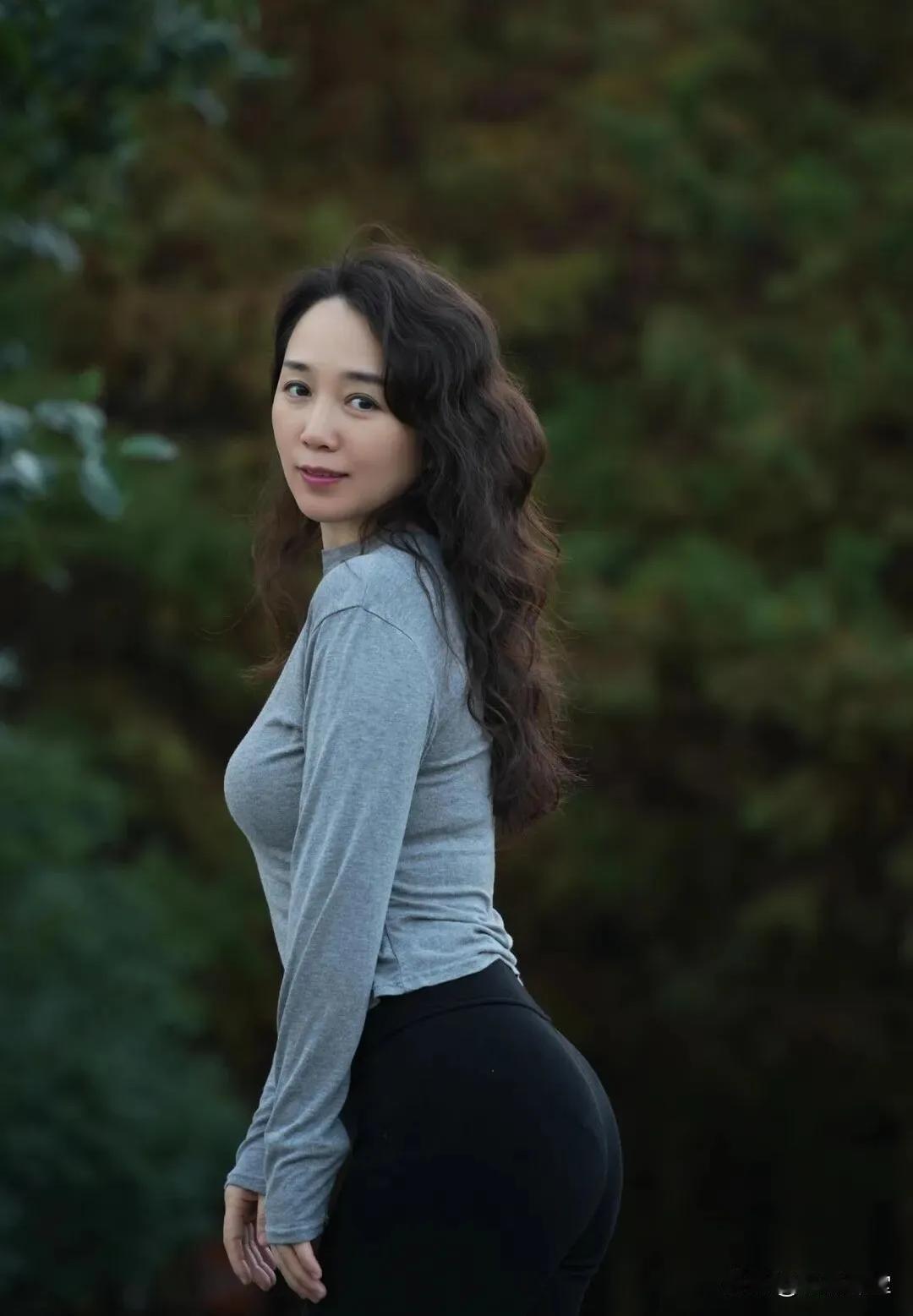 年少不知阿姨好