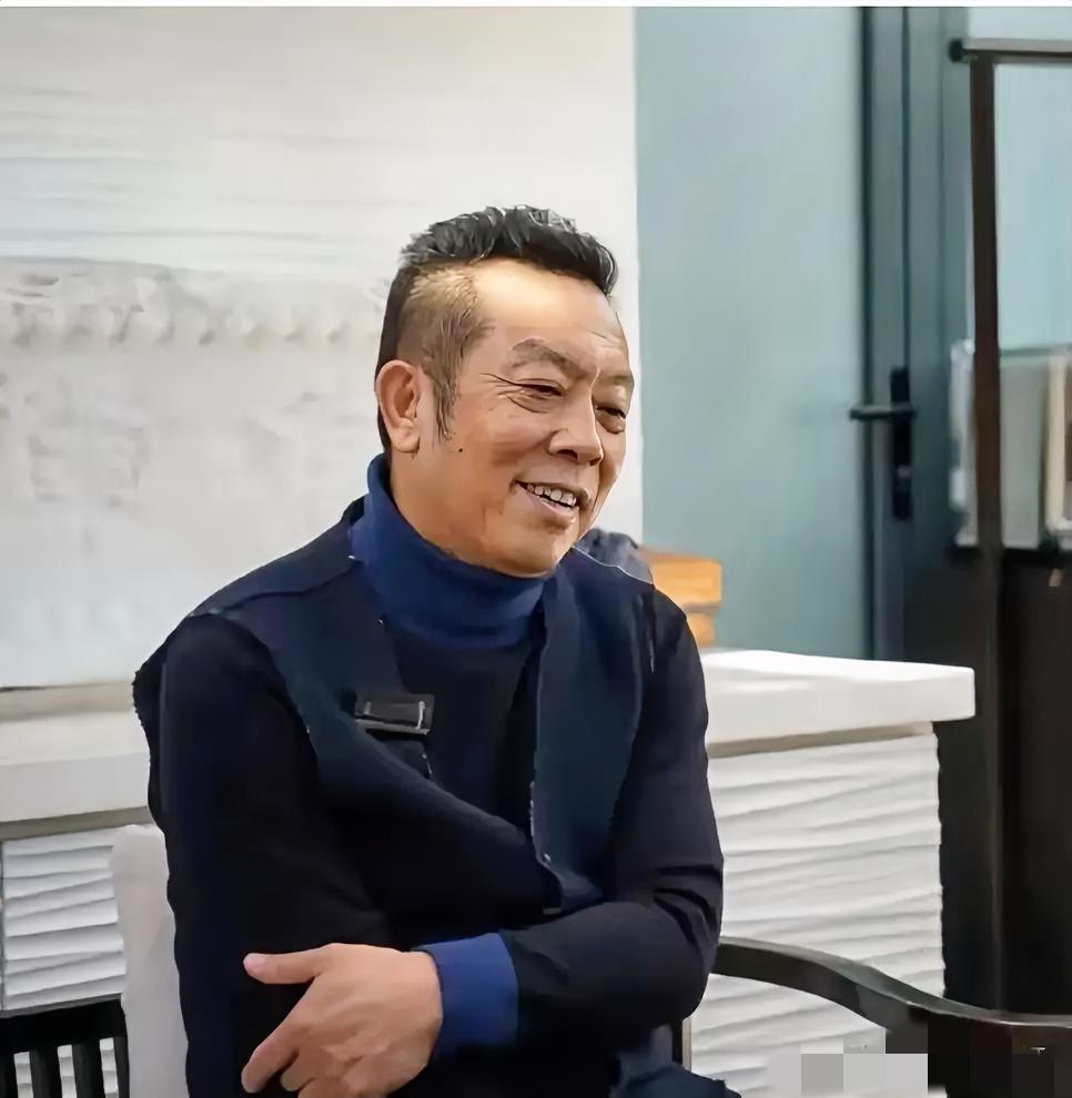 你可以说贾国龙傻，也可说他二，但他是真的老牌男人，是真的刚！笑死我了，他是真