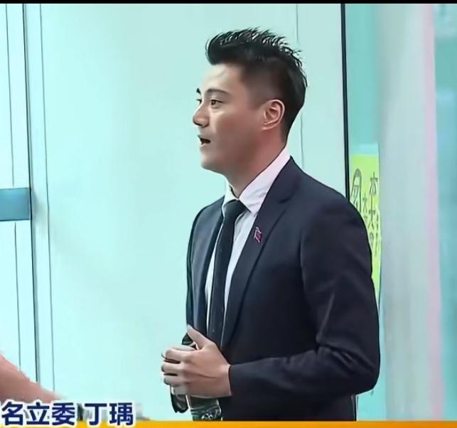 哈哈哈哈，国民党可真是乱成一锅粥，彻底没了章法！昨日，朱立伦任内提拔的国民党青年