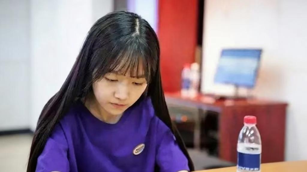 别再叫许瑞玹“申真谞绯闻女友”了，她刚赢了於之莹三星杯预选首轮，许瑞玹1.5目