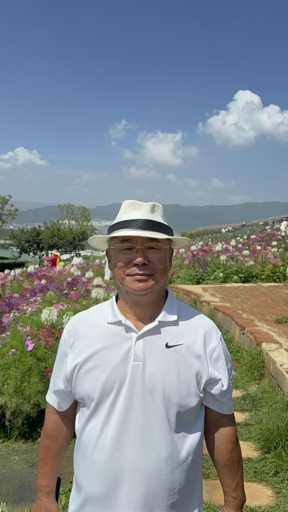 老乐今夏有点忙虽然忙，但是快乐、而且不热。石林天外天云海花田位于昆明晋宁区滇