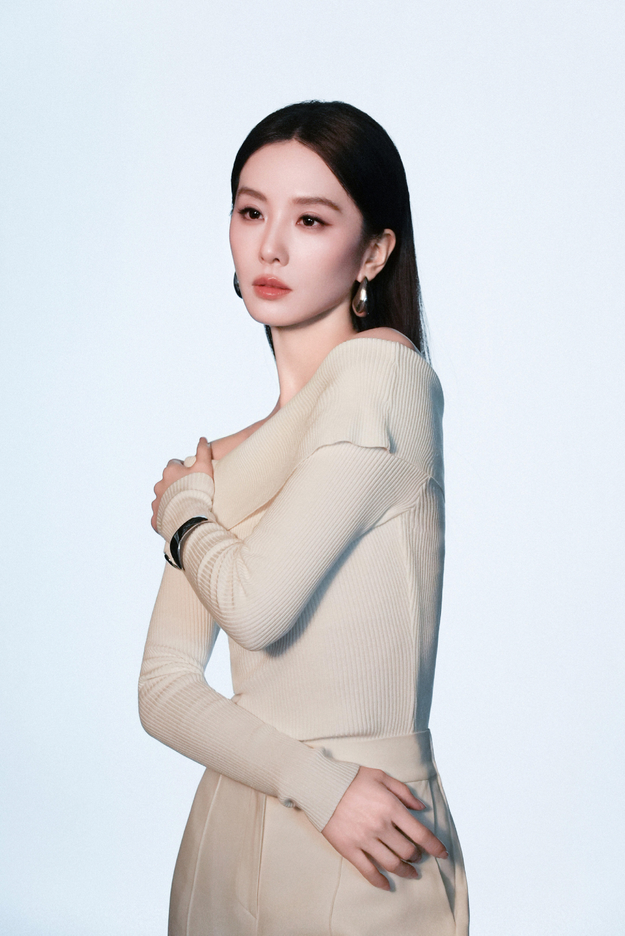 新出的BobbiBrown芭比波朗刘诗诗花絮？这次温柔系风格，好好看刘诗诗芭比