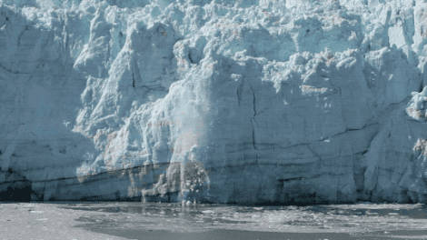 【海水是咸的，但变成冰川怎么变淡水了？】之所以海水是咸的，但结冰形成的冰川却是淡