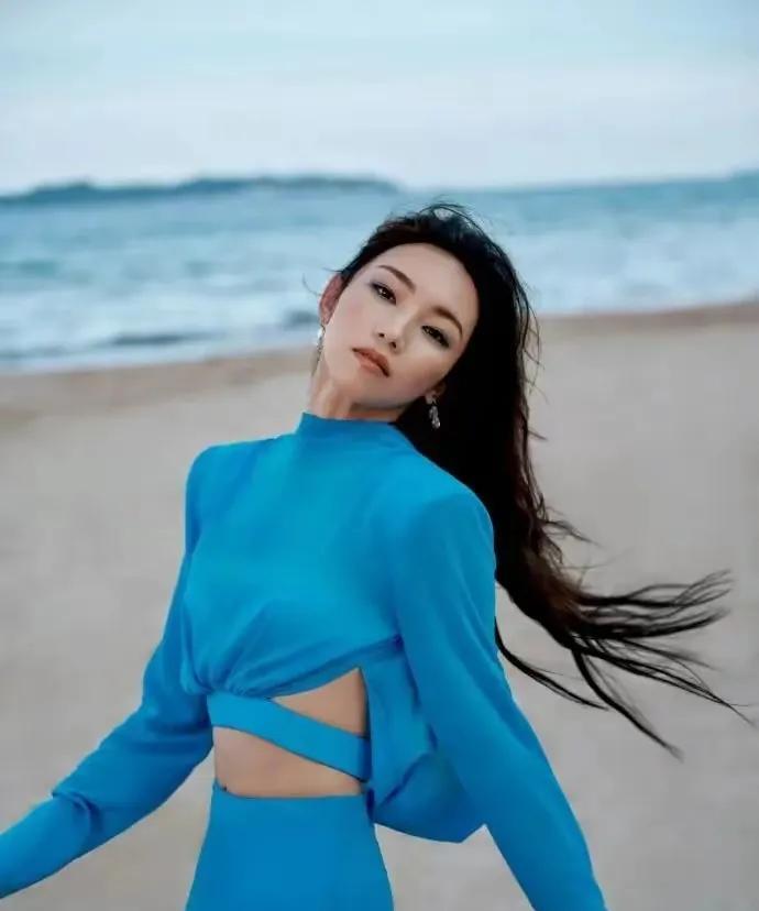 这两天那尔那茜已经快崩溃了她自己懊恼的是自曝定向委培违约了当时她估计没有想那