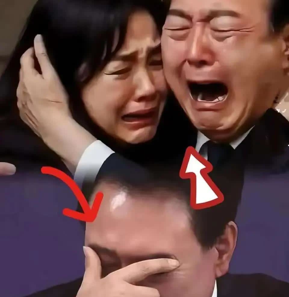 快报快报！韩国前总统夫妇双双入狱！8月12日深夜，韩国前第一夫人金建希被