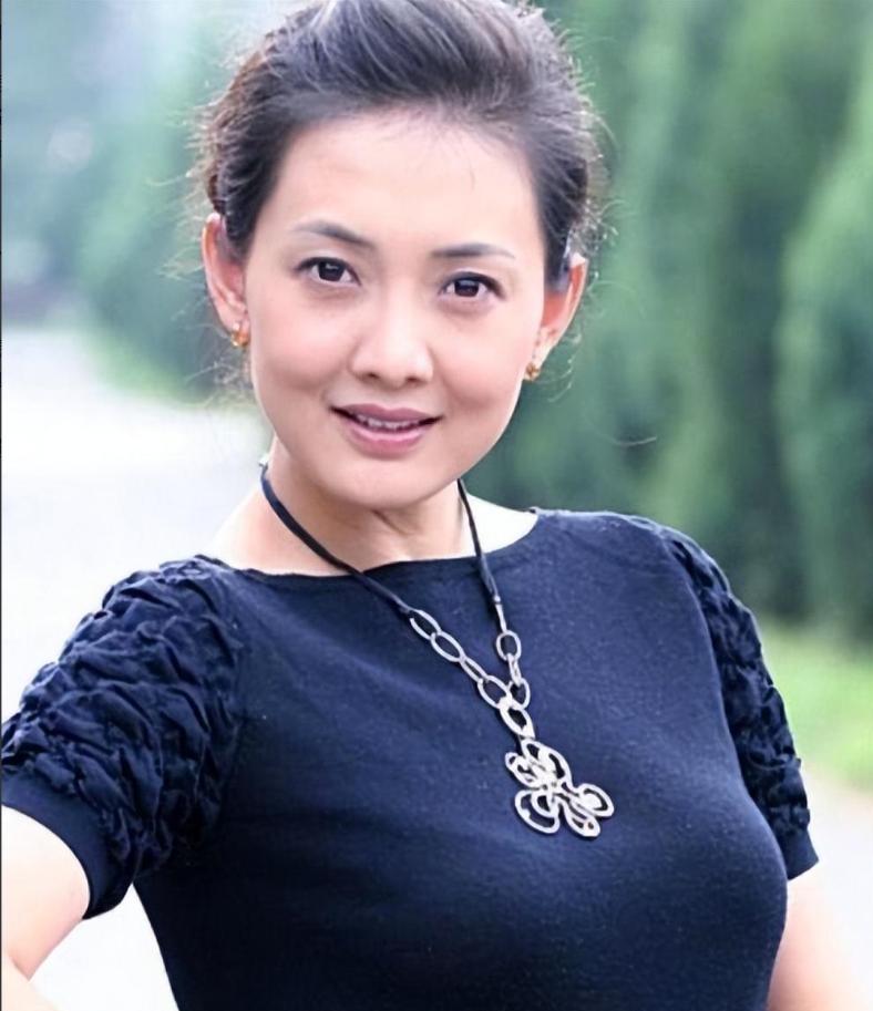 [点赞]2007年，牛莉生下一女，在一次吵架的过程中，她怒气冲冲地问老公刘亚东