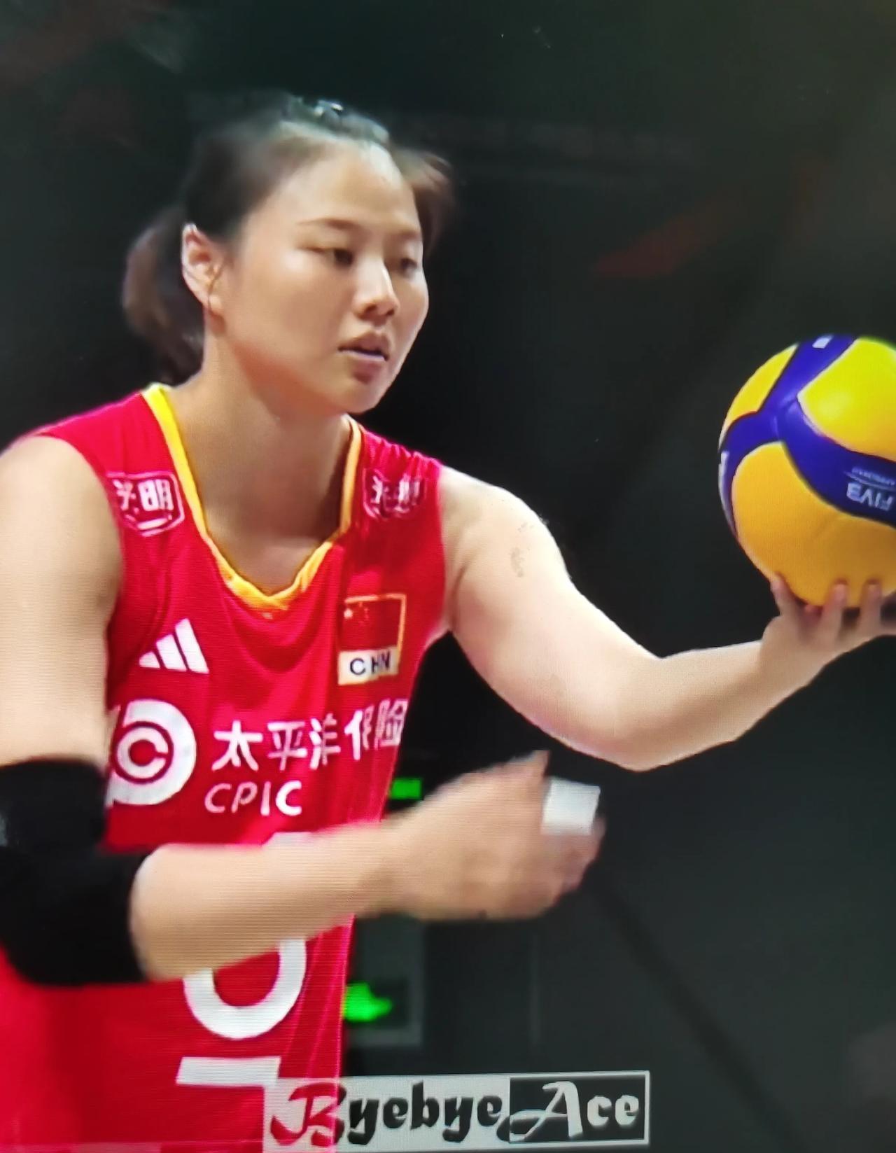 首战完胜！在今天晚上刚刚结束的2025年女排世联赛北京站第一轮比赛中，世界排名第