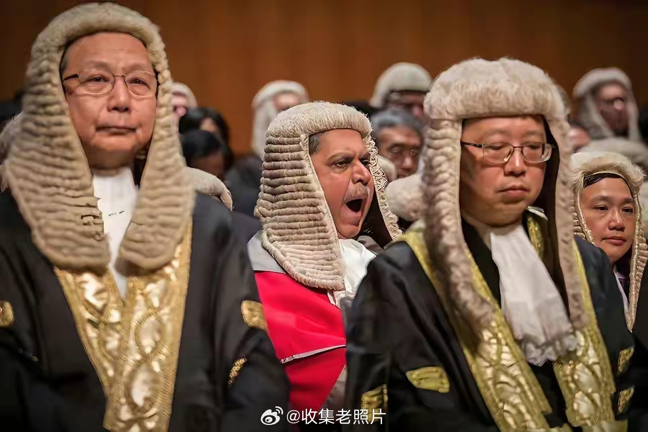 香港的法官，人家英国处在北半球，气候偏冷，戴这种东西不热，香港那些法官学人家，你