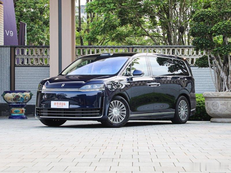 5月15日，三辆车同一天上市，阵容有点夸张。理想L9Livis（55.98万）