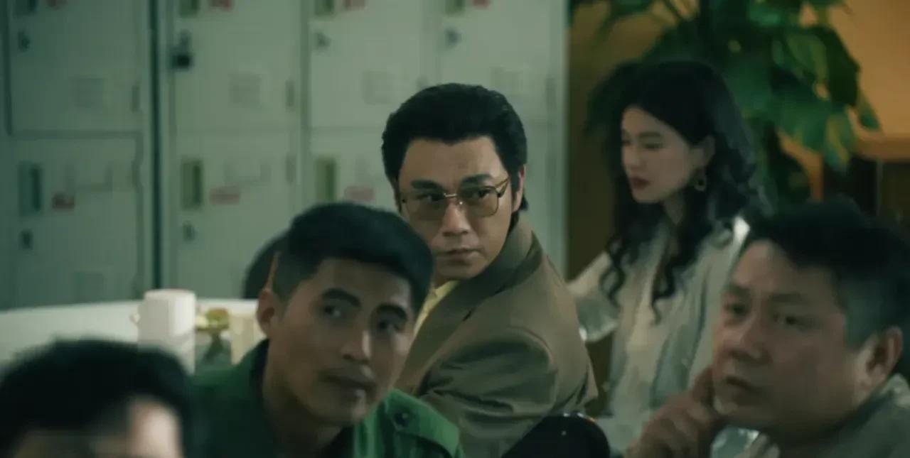 《扫毒风暴》即将迎来大结局，导演着急了，强行给卢少骅降智了。一向行事小心谨慎，思