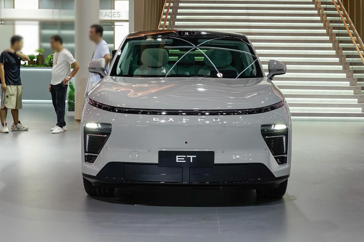 前段时间专门去试驾了2025款星纪元ET，虽然不是长期用车，但也能说说实际