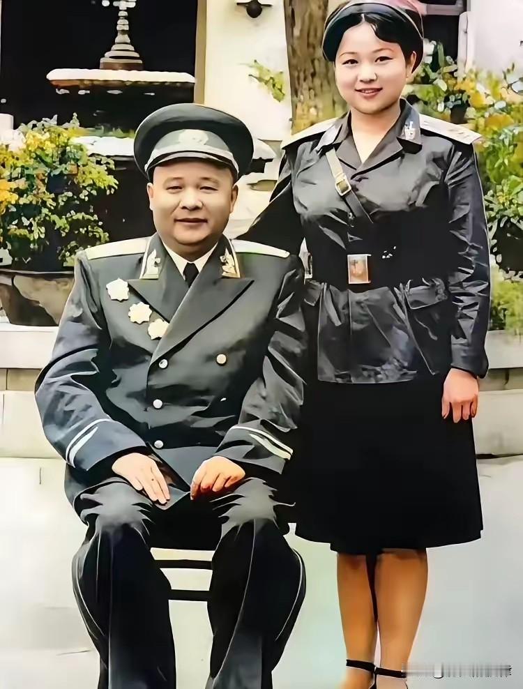 1961年珍贵合影！八一建军节，开国大将为入党女儿庄重留影1961年的八一