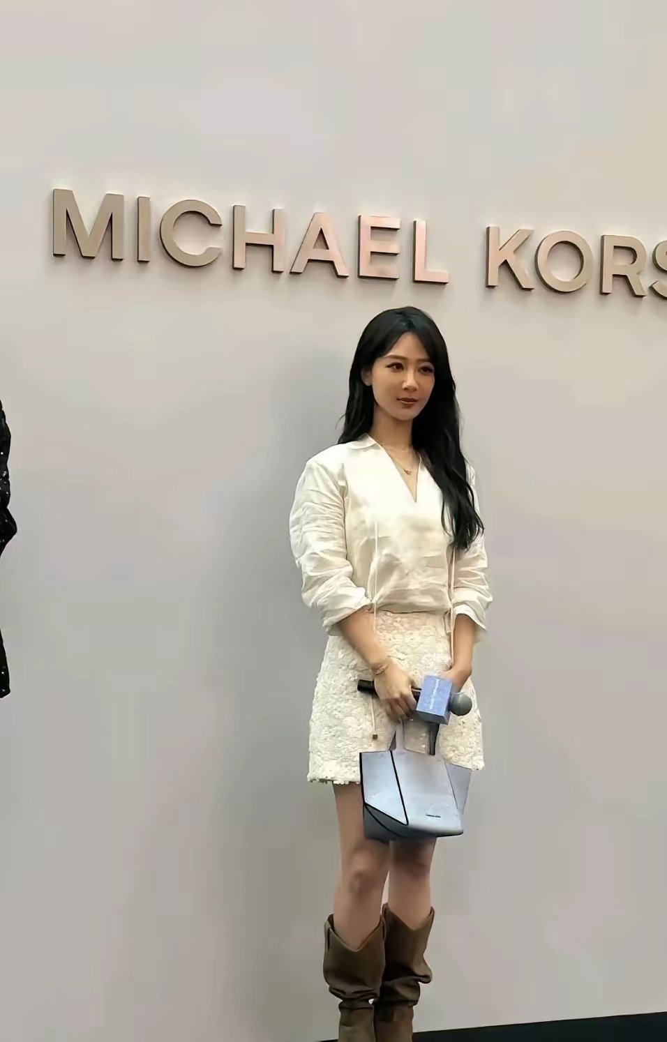 人很美，就是鞋子太丑了