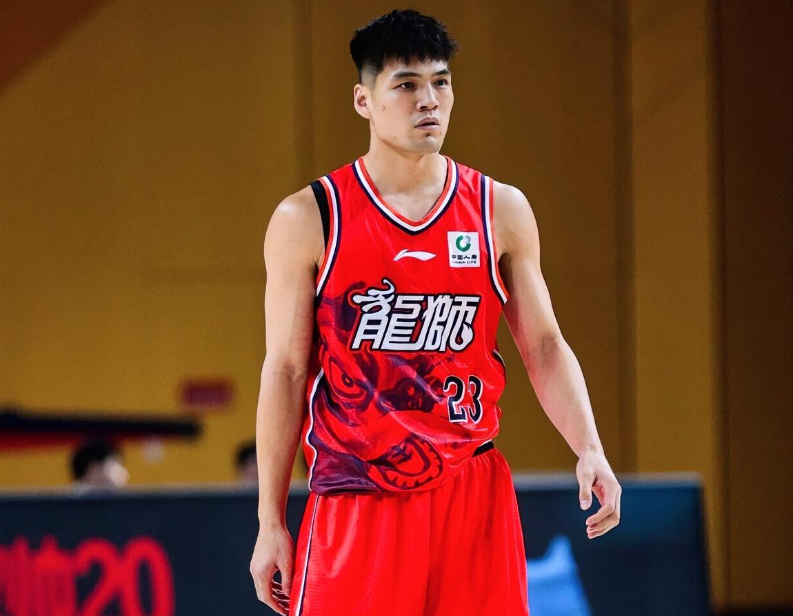 徐昕：豪哥，你这首发的表现不自信啊？？？你要是给机会都抓不住，得废了吧？？？陈