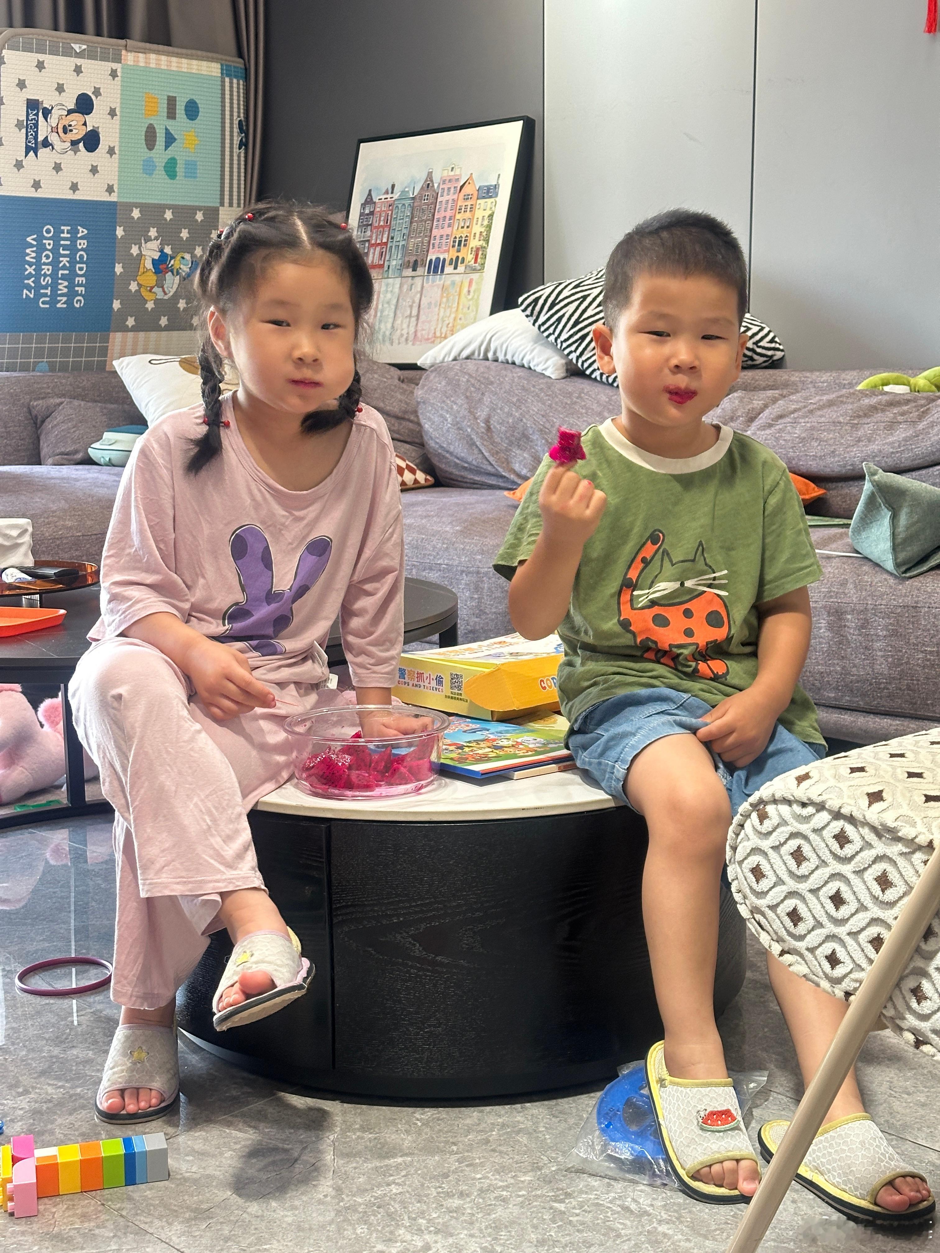 因为儿子突然发烧，导致我昨儿一晚上基本没睡，早上起来还没退烧就没让他去上幼儿园，