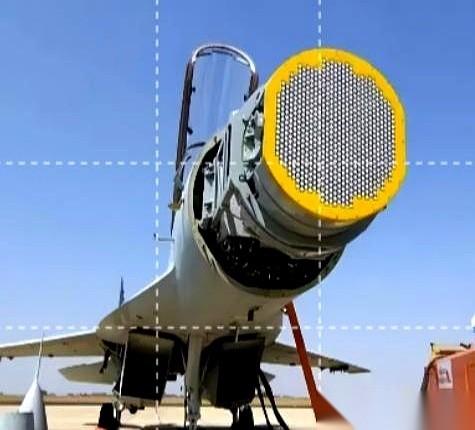 “警告无效。”我方歼15战机，直接用火控雷达，死死锁住日本F-15J。日方那