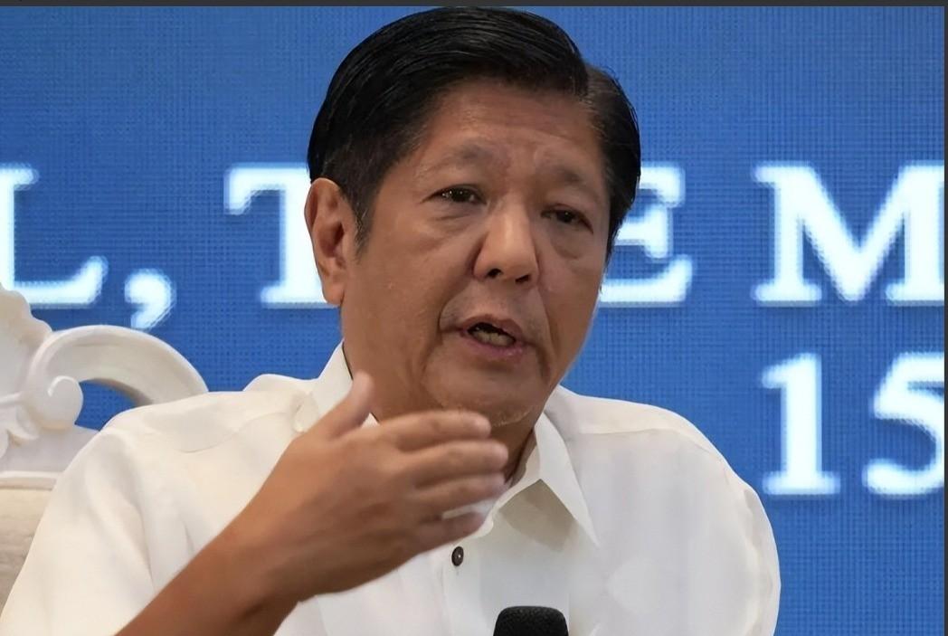 “菲律宾扛不住了！想求中国不计前嫌帮个忙？”三天，菲律宾全国乱了。马尼拉早高峰瘫