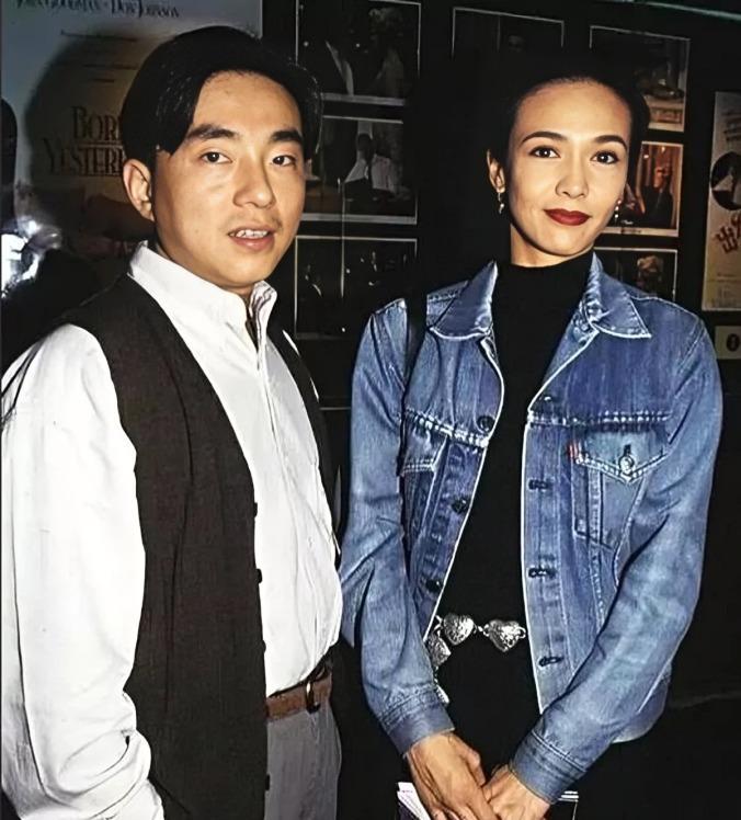 2008年，郑裕玲向同居16年的男友吕方提出分手，要求他净身出户，吕方舍不得30