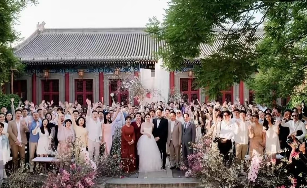 汪小菲马筱梅昨天的婚礼很盛大，亲朋好友来了不少，唯独自己的一双儿女小玥儿和小霖霖
