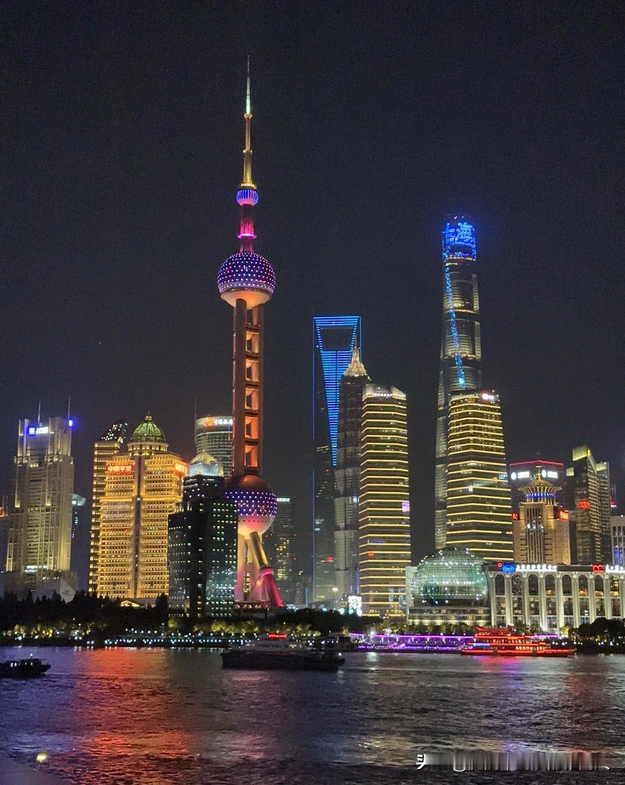 到了中年才知道，最好的关系是不打扰。上周去上海出差，想着表姐在那儿住，出发前