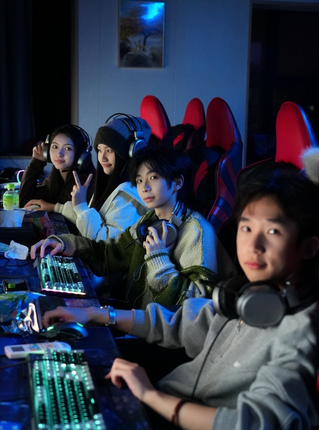 大学生追竞现状现在大学生看待赛事很理智。不会过度上头内耗，闲暇用来放松解压。不用