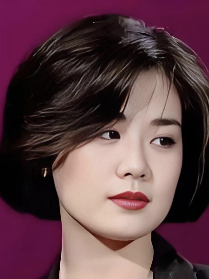 丛珊，80年代银幕女神，《牧马人》中李秀芝一角惊艳全国，清纯质朴中透着坚韧，是无